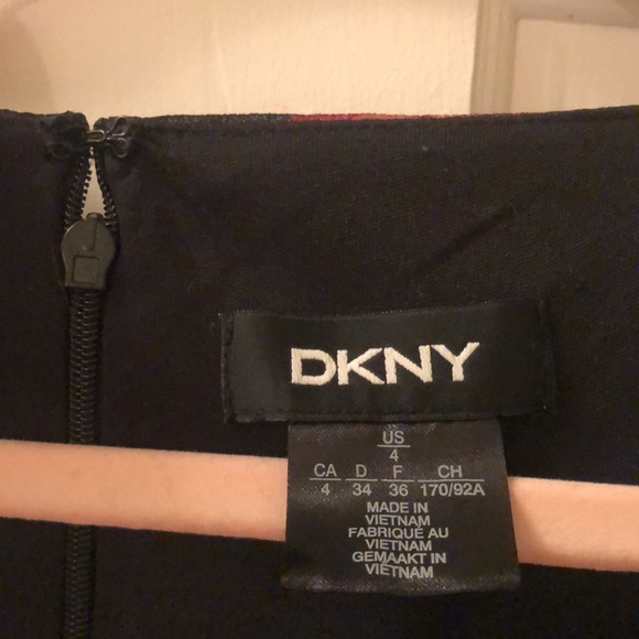 DKNY Black and Floral Faux Wrap Dress size 4 - Picture 4 of 9